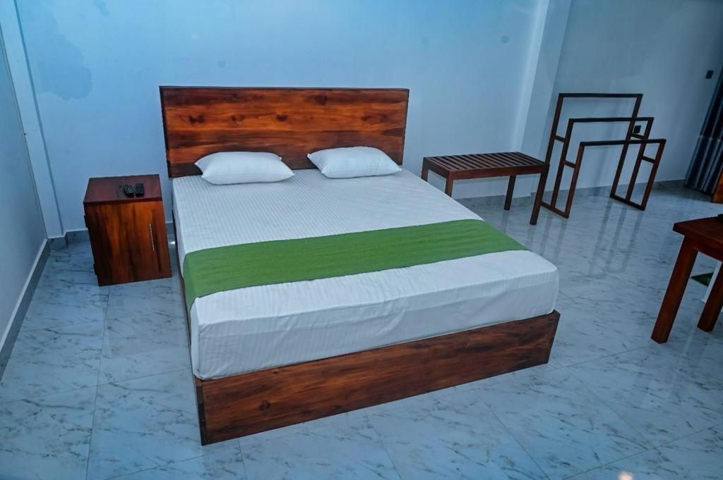 Emerald Home Stay Анурадхапура Екстериор снимка