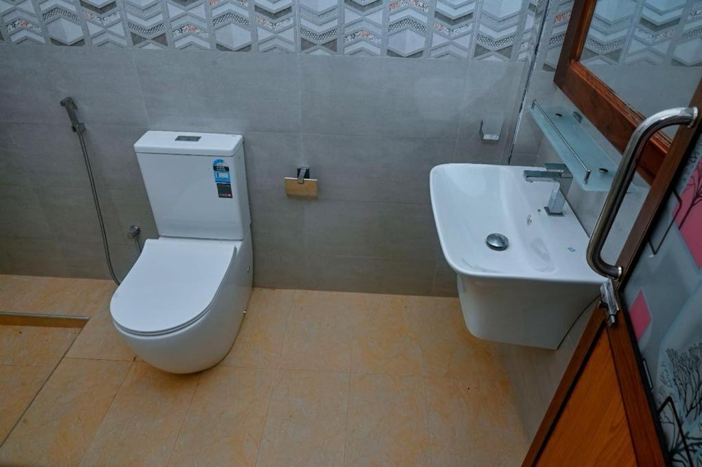 Emerald Home Stay Анурадхапура Екстериор снимка