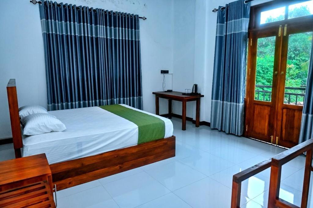 Emerald Home Stay Анурадхапура Екстериор снимка