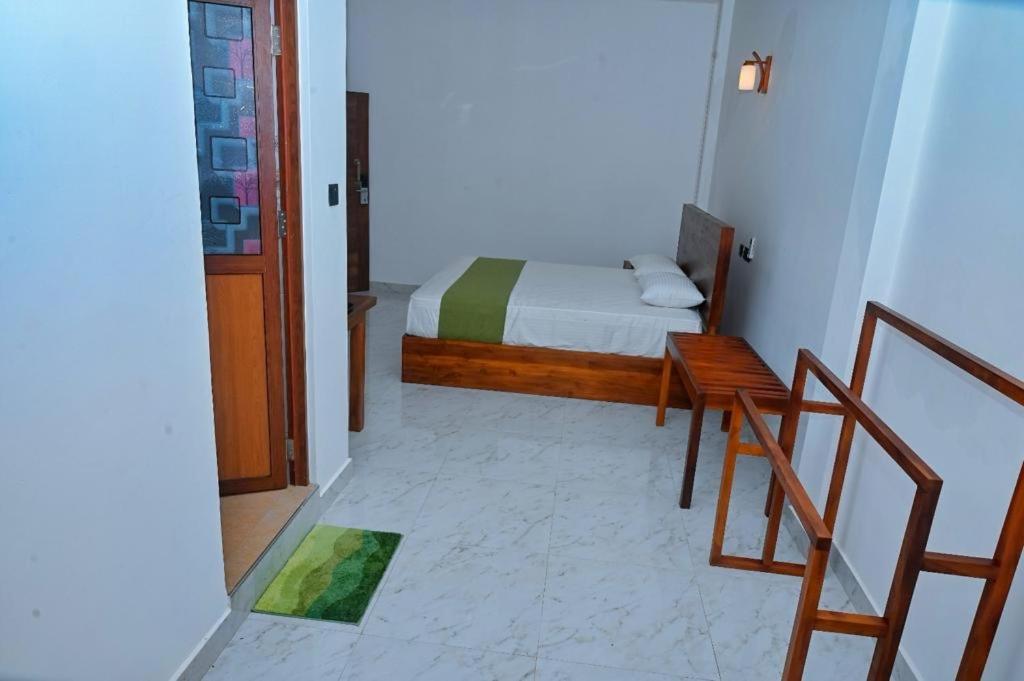 Emerald Home Stay Анурадхапура Екстериор снимка