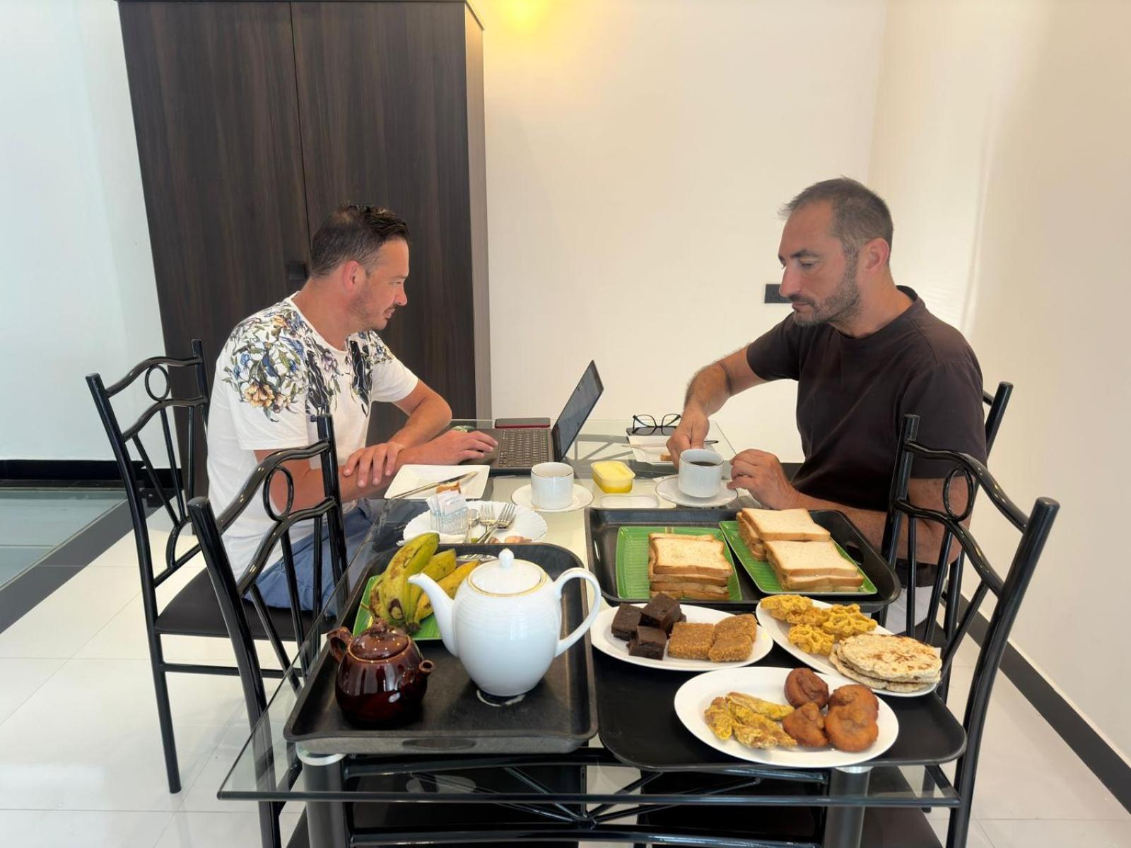 Emerald Home Stay Анурадхапура Екстериор снимка