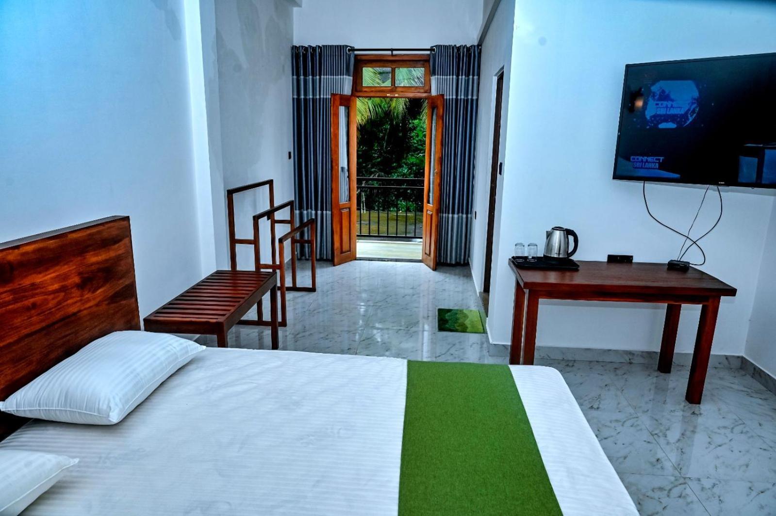 Emerald Home Stay Анурадхапура Екстериор снимка