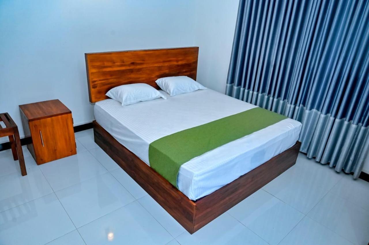 Emerald Home Stay Анурадхапура Екстериор снимка