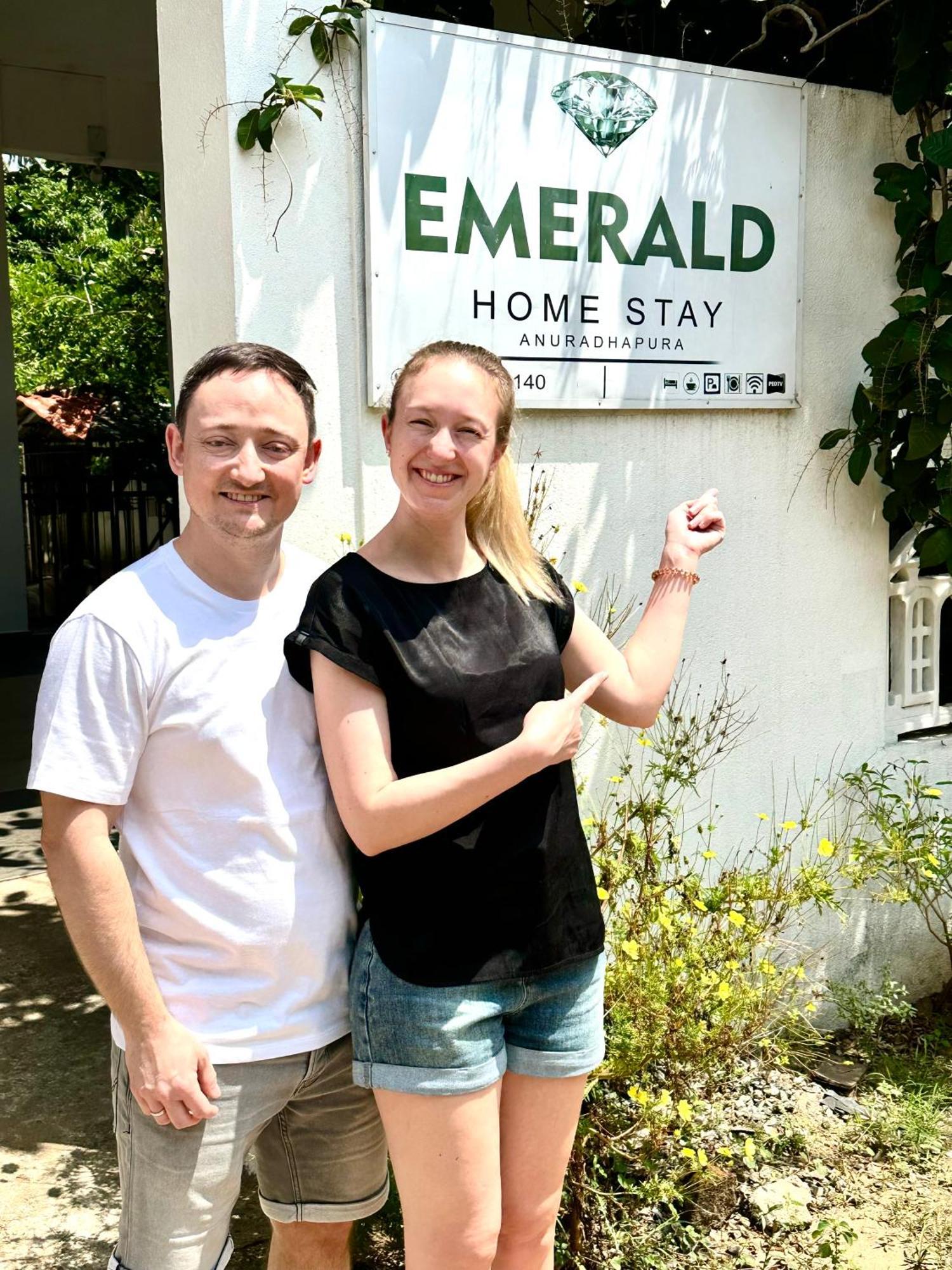 Emerald Home Stay Анурадхапура Екстериор снимка